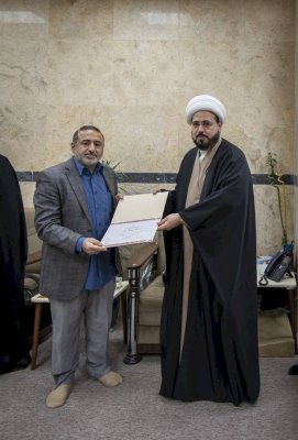 الشيّخُ الهلاليّ يكرّمُ عددًا من الخطاطينَ