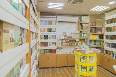 معرضُ الكتابِ الدائمُ.. نافذةُ قسمِ المعارفِ وواجهتهُ الإعلاميّة