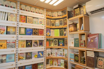 معرضُ الكتابِ الدائمُ.. نافذةُ قسمِ المعارفِ وواجهتهُ الإعلاميّة