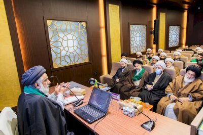 قسمُ المعارفِ يُقيمُ ندوةً بعنوان: (العالم الفذ أسد الله الكاظميّ.. سيرتهُ وآثارُه)