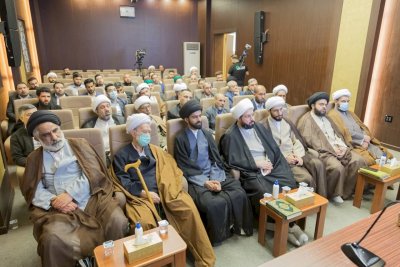 قسمُ المعارفِ يقيمُ ندوةً حولَ جهود السيّد علي النقويّ في حفظِ التُراثِ