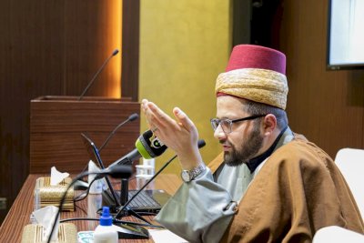 قسمُ المعارفِ يقيمُ ندوةً حولَ جهود السيّد علي النقويّ في حفظِ التُراثِ