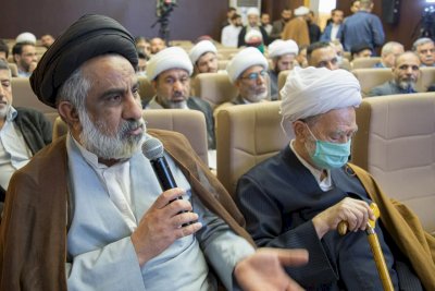 قسمُ المعارفِ يقيمُ ندوةً حولَ جهود السيّد علي النقويّ في حفظِ التُراثِ