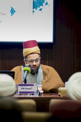 قسمُ المعارفِ يقيمُ ندوةً حولَ جهود السيّد علي النقويّ في حفظِ التُراثِ