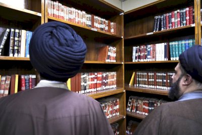قسمُ المعارفِ يُشاركُ في حفلِ  افتتاح مكتبة ومرقد العلّامة الشيخ آغا بزرك الطهراني في النجف الأشرف