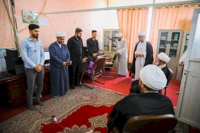 الشّيخُ الهلاليّ ومعاونه يتفقدان تُراثَ الحِلّةِ
