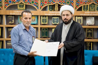 الشّيخُ الهلاليّ يُكرّمُ منتسبي تُراثِ الحِلّةِ