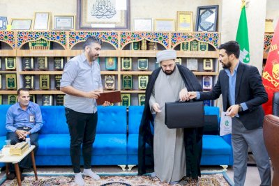 الشّيخُ الهلاليّ يُكرّمُ منتسبي تُراثِ الحِلّةِ