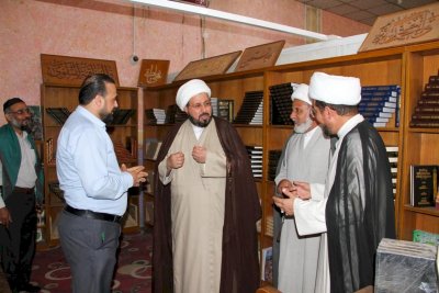 الشّيخُ الهلاليّ يزورُ مركزَ تُراثِ الحِلّةِ