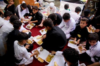 موكبُ (أشبال الطفّ).. يقدّمُ خدماته لـ 100 ألفِ زائرٍ