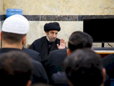 سماحةُ السيّد الموسويّ يزورُ قسمَ المعارفِ