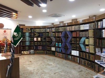 قسمُ المَعارفِ يُهدي 100 إصدارٍ إلى جامعة الموصل