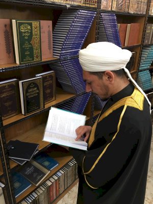 قسمُ المَعارفِ يُهدي 100 إصدارٍ إلى جامعة الموصل