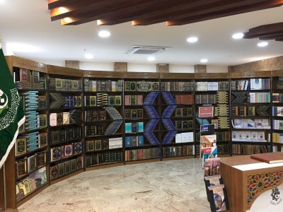 قسمُ المَعارفِ يُهدي 100 إصدارٍ إلى جامعة الموصل