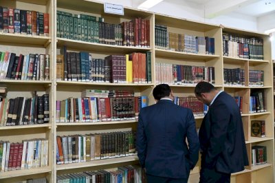 مركزُ تُراثِ الجَنوبِ يزورُ مكتباتِ ذي قارِ