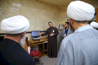 قسمُ المعارفِ يستقبلُ ثلّةً من طلبةِ العلومِ الدينيّةِ