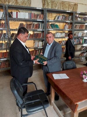 تُراثُ الجنوبِ يرفدُ المكتبةَ المركزيّةَ في كرمة بني سعيد بباقةٍ من إصداراته