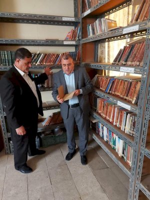 تُراثُ الجنوبِ يرفدُ المكتبةَ المركزيّةَ في كرمة بني سعيد بباقةٍ من إصداراته