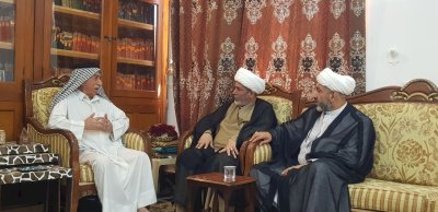 وفدٌ من المعارفِ يزورُ مكتبةَ آلِ فرعون في النجف