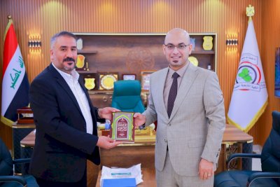 إصداراتُ المعارفِ تُزيّنُ مكتباتِ المؤسساتِ والجامعاتِ.