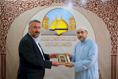 إصداراتُ المعارفِ تُزيّنُ مكتباتِ المؤسساتِ والجامعاتِ.