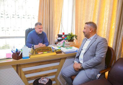 إصداراتُ المعارفِ تُزيّنُ مكتباتِ المؤسساتِ والجامعاتِ.