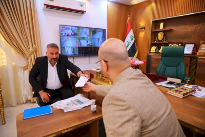 إصداراتُ المعارفِ تُزيّنُ مكتباتِ المؤسساتِ والجامعاتِ.