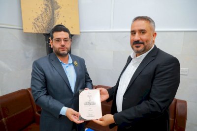 إصداراتُ المعارفِ تُزيّنُ مكتباتِ المؤسساتِ والجامعاتِ.