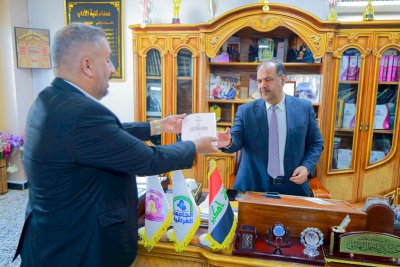 إصداراتُ المعارفِ تُزيّنُ مكتباتِ المؤسساتِ والجامعاتِ.