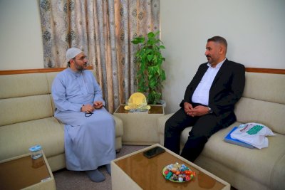 إصداراتُ المعارفِ تُزيّنُ مكتباتِ المؤسساتِ والجامعاتِ.