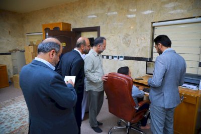 وفدٌ من العتبةِ الرضويّةِ المُقدّسةِ يزورُ قسمَ المعارفِ