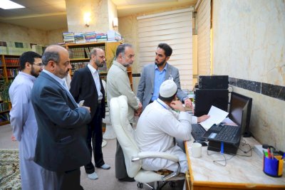 وفدٌ من العتبةِ الرضويّةِ المُقدّسةِ يزورُ قسمَ المعارفِ