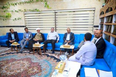 وفدٌ من العتبةِ الرضويّةِ المُقدّسةِ يزورُ قسمَ المعارفِ