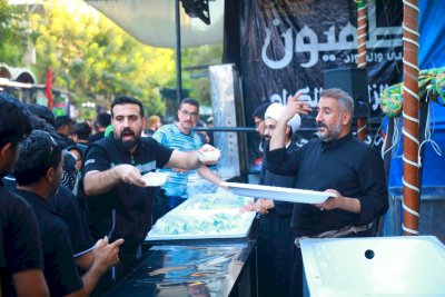 موكب (بنفسي أنتَ) الخدميّ يستمرُ بتقديمِ الخدماتِ للزائرين