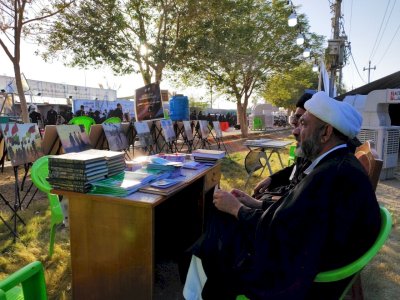 موكب (خازن الكتاب) الثقافيّ يستمر بتقديم خدماته للزائرين