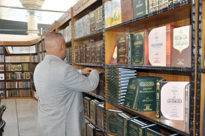 العتبةُ الكاظميّةُ تحتضنُ المعارفَ في معرضِ الكتابِ الدوليّ التاسعِ