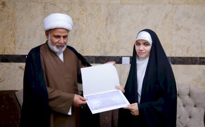 قسمُ المعارفِ يكرّمُ المشاركينَ في فقرةِ (الأربعين بعدستك)