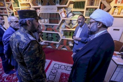 الشّيخُ ميثمُ الزيديّ يزورُ مركزَ تُراثِ البصرةِ