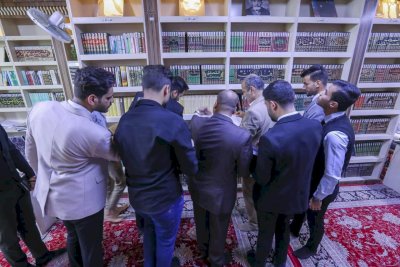 مركزُ تُراثِ البصرةِ يستقبلُ ثلّةً من طلبةِ جامعةِ البصرةِ