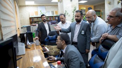 وفدٌ أجنبيٌّ مختصٌّ بالتُّراثِ يزورُ قسمَ المعارفِ