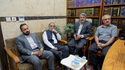 وفدٌ أجنبيٌّ مختصٌّ بالتُّراثِ يزورُ قسمَ المعارفِ