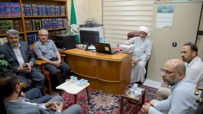 وفدٌ أجنبيٌّ مختصٌّ بالتُّراثِ يزورُ قسمَ المعارفِ