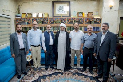 وفدٌ أجنبيٌّ مختصٌّ بالتُّراثِ يزورُ قسمَ المعارفِ