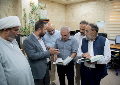 وفدٌ أجنبيٌّ مختصٌّ بالتُّراثِ يزورُ قسمَ المعارفِ