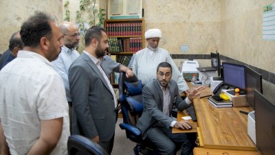 وفدٌ أجنبيٌّ مختصٌّ بالتُّراثِ يزورُ قسمَ المعارفِ