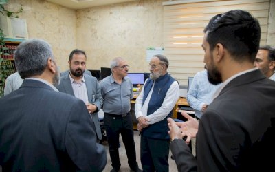 وفدٌ أجنبيٌّ مختصٌّ بالتُّراثِ يزورُ قسمَ المعارفِ