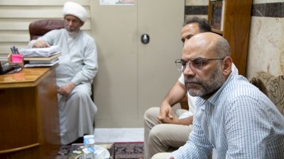 وفدٌ أجنبيٌّ مختصٌّ بالتُّراثِ يزورُ قسمَ المعارفِ