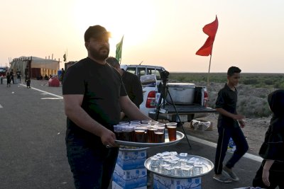 تُراثُ الجنوبِ يواكبُ الزائرينَ ويُقدِّمُ لهم الخدماتِ عِبرَ موكبِهِ