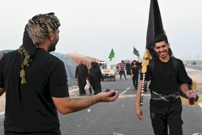 تُراثُ الجنوبِ يواكبُ الزائرينَ ويُقدِّمُ لهم الخدماتِ عِبرَ موكبِهِ