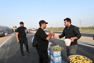 تُراثُ الجنوبِ يواكبُ الزائرينَ ويُقدِّمُ لهم الخدماتِ عِبرَ موكبِهِ